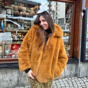 Meet your Posher, Sabrina